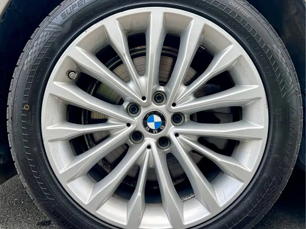 BMW 5 Series — миниатюра 12