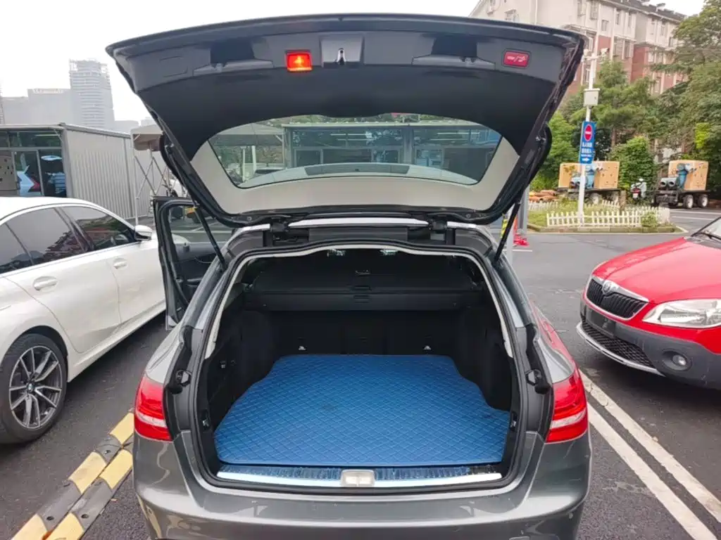 Mercedes-Benz C-Class (Import) — миниатюра 19