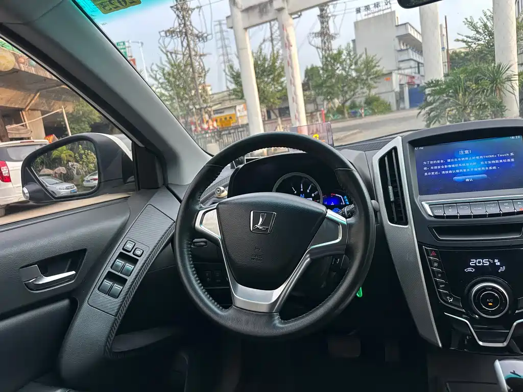 Luxgen U6 — миниатюра 20