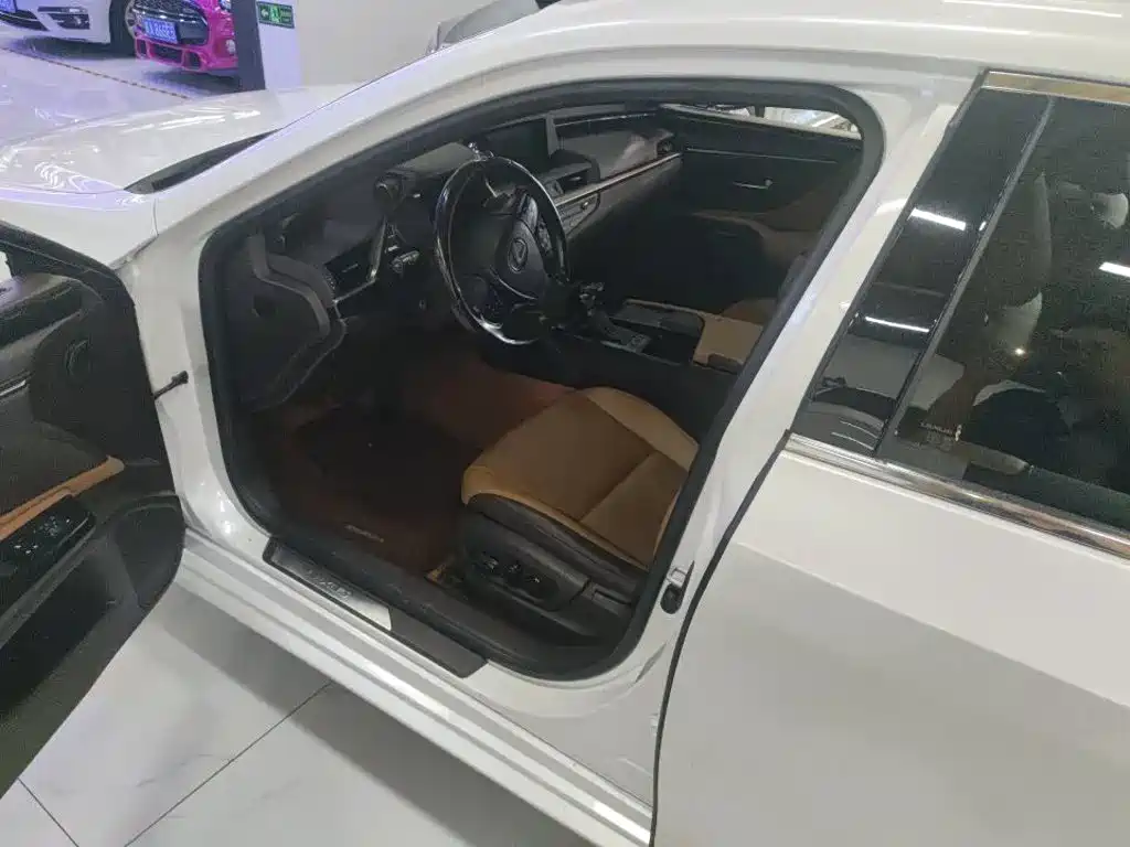 Lexus ES — миниатюра 4