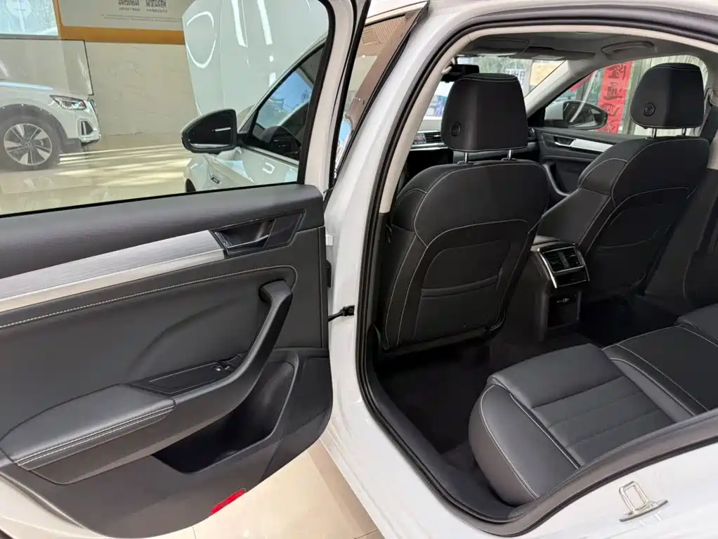 Skoda Superb — миниатюра 17