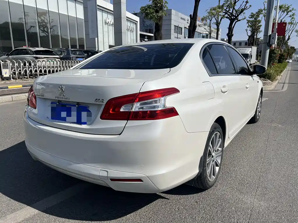 PEUGEOT 408