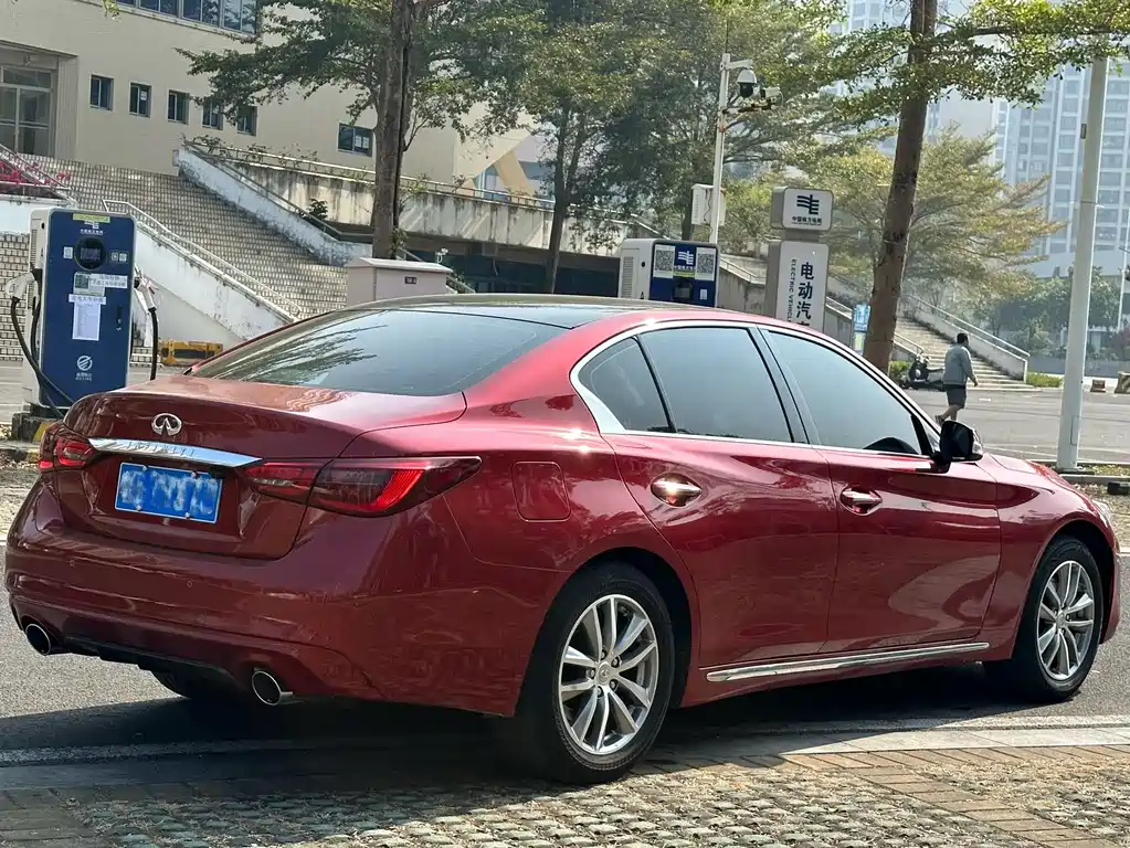 INFINITI Q50L