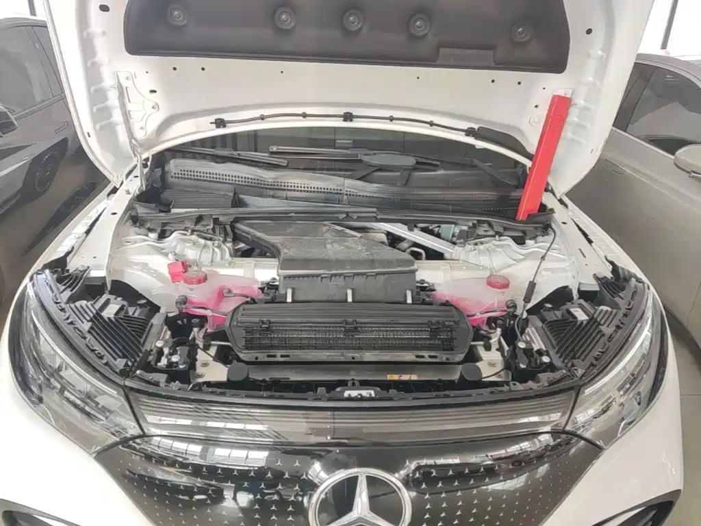 Mercedes-Benz EQE SUV — миниатюра 20