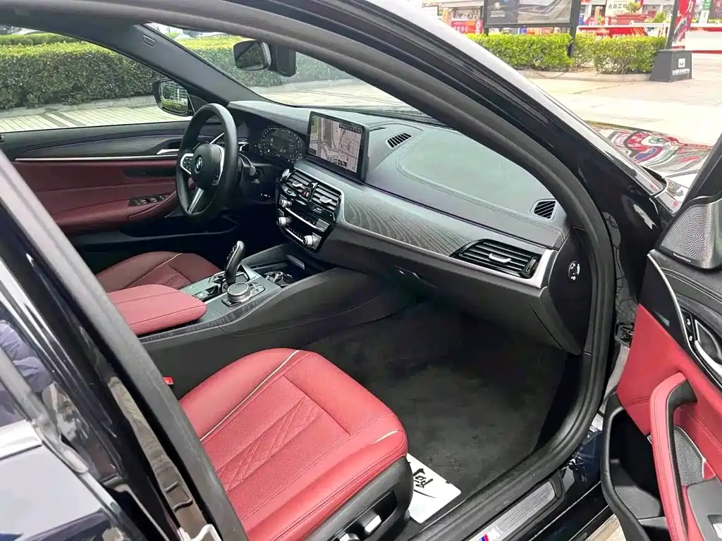 BMW 5 Series — миниатюра 4