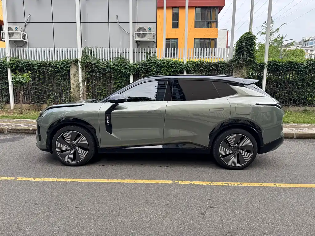 Lynk & Co 08 EM-P 2023 220km Halo
