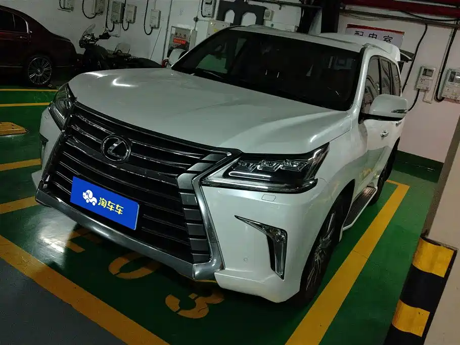 Lexus LX 2016