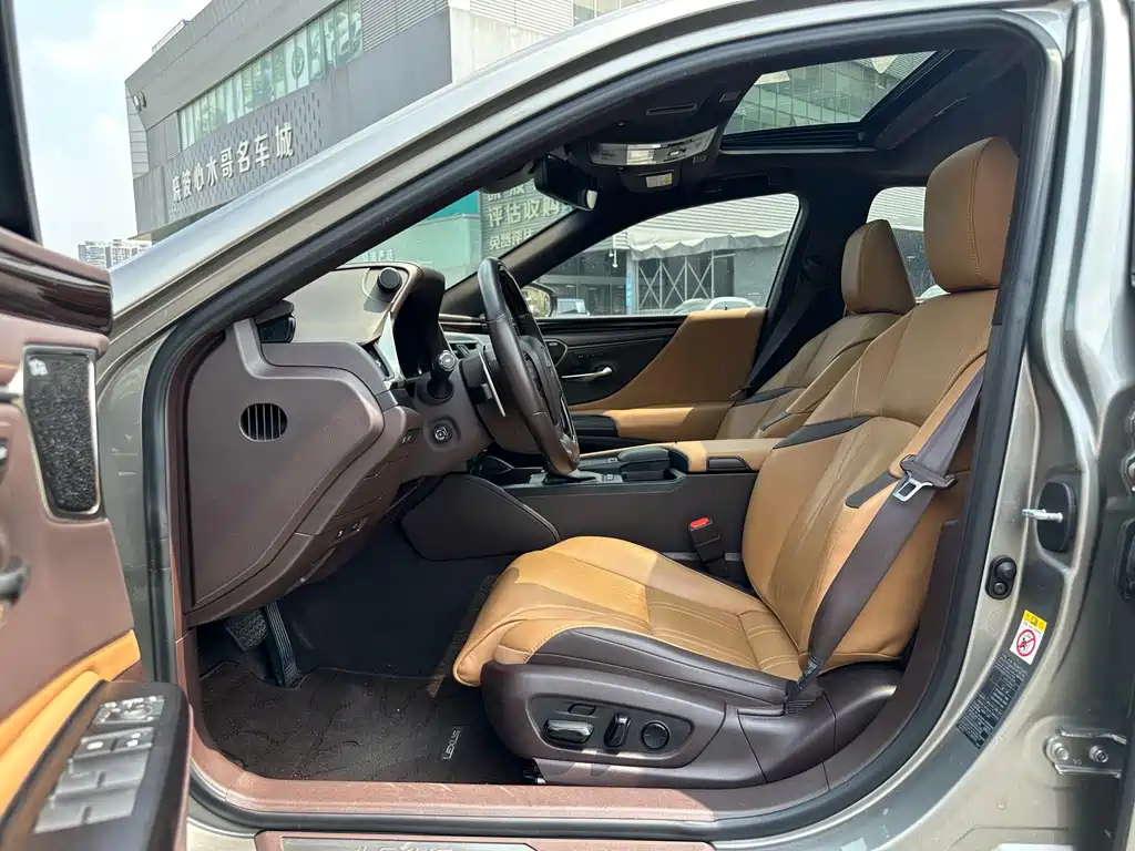 Lexus ES — миниатюра 10