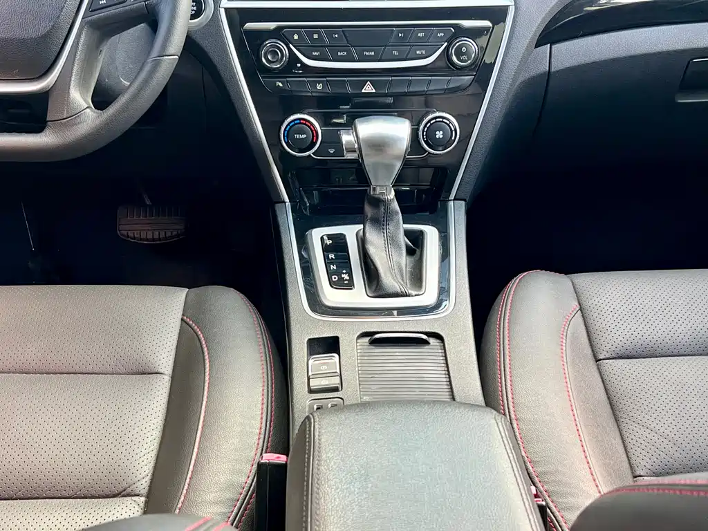 Changfeng CS10 2017 2.0T AT Luxury