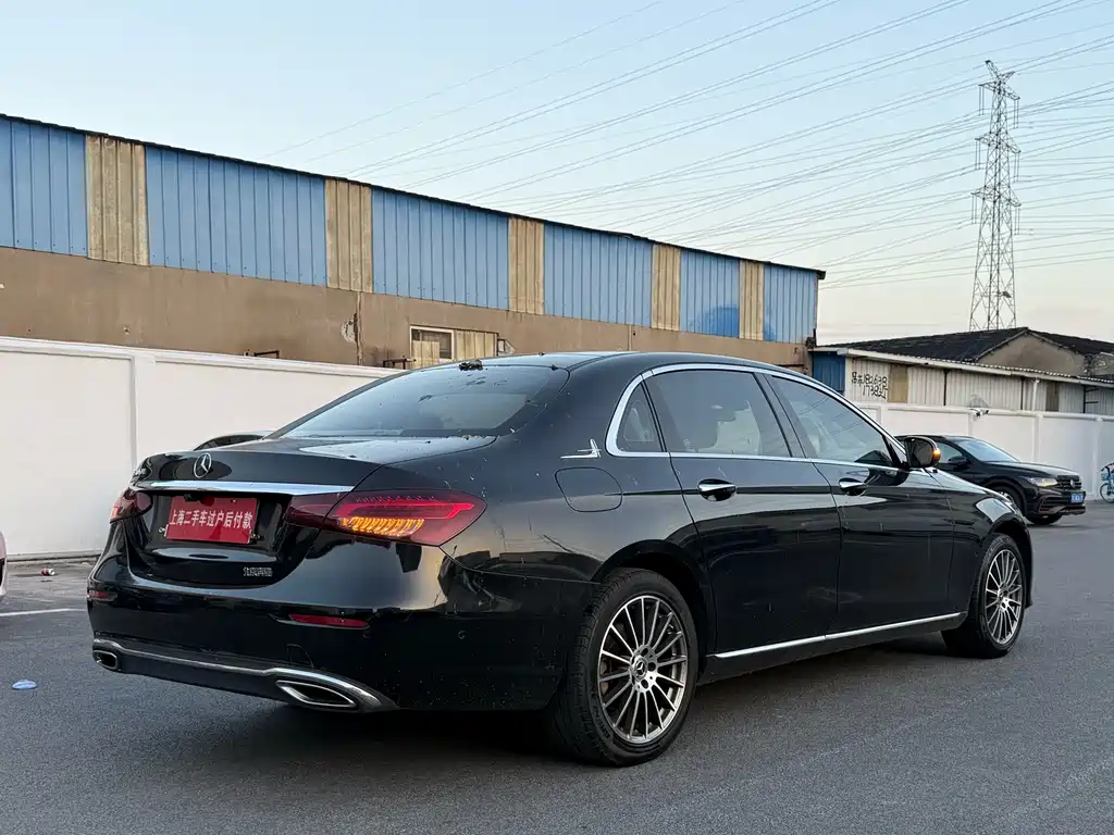 Mercedes-Benz E-Class — миниатюра 16