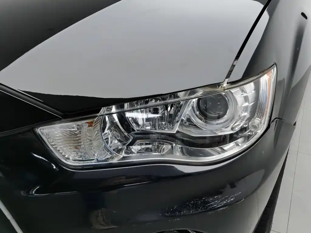 Mitsubishi Outlander (Import) — миниатюра 7