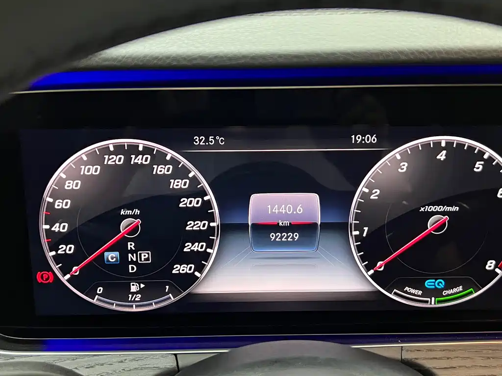 Mercedes-Benz E-Class — миниатюра 9
