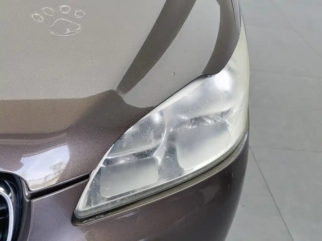 Peugeot 301 2014 1.6L MT Comfort