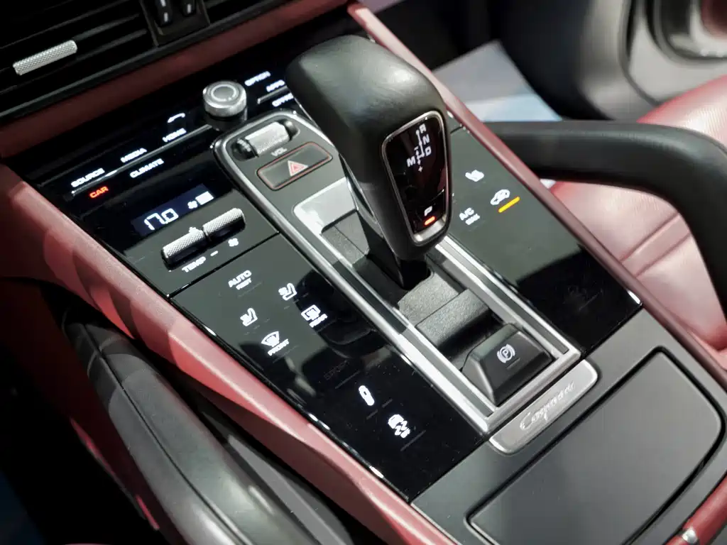 Porsche Cayenne — миниатюра 10