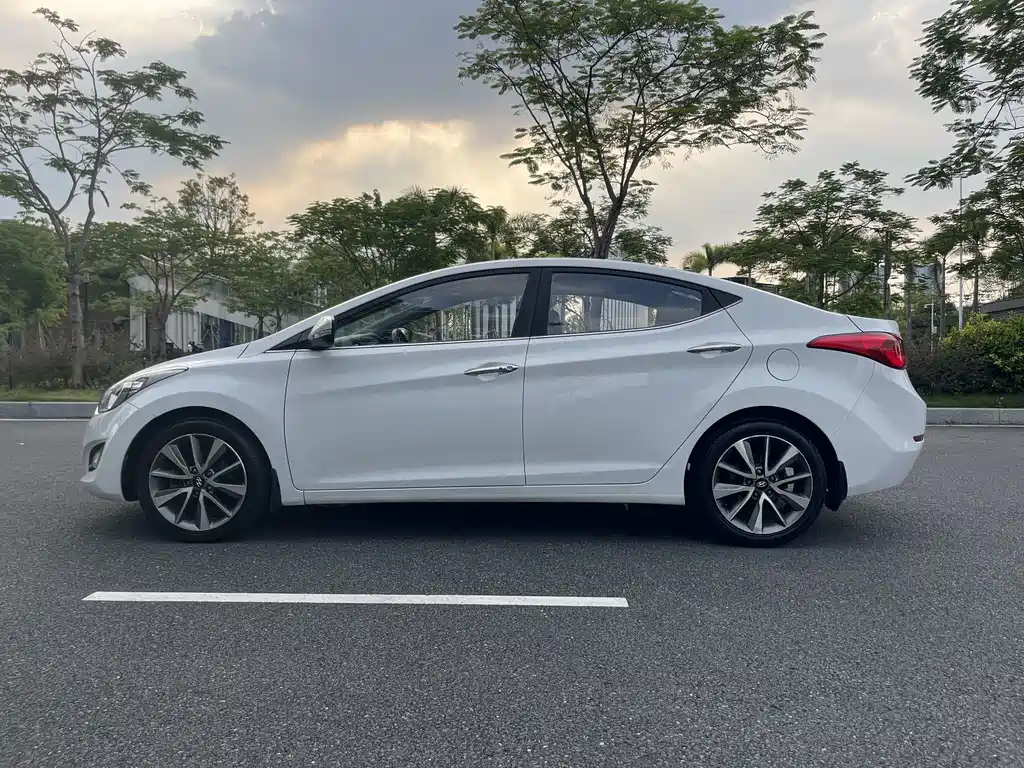 Hyundai Elantra Langdong — миниатюра 19
