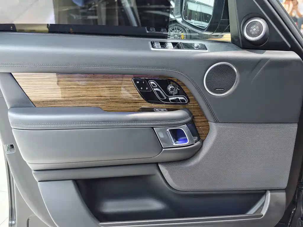 Land Rover Range Rover — миниатюра 4