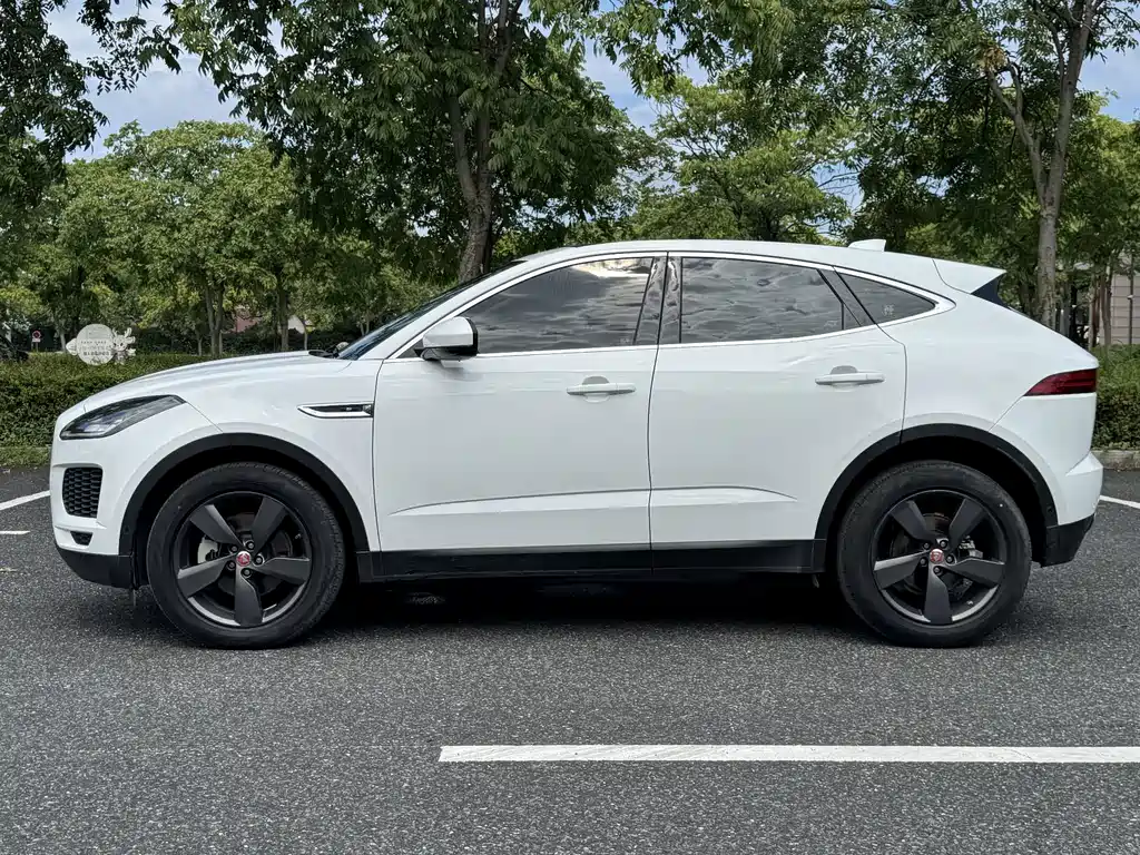 Jaguar E-PACE — миниатюра 2