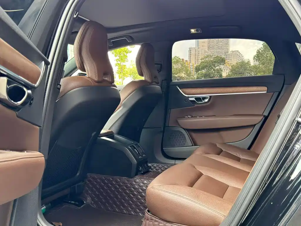 Volvo S90 — миниатюра 8