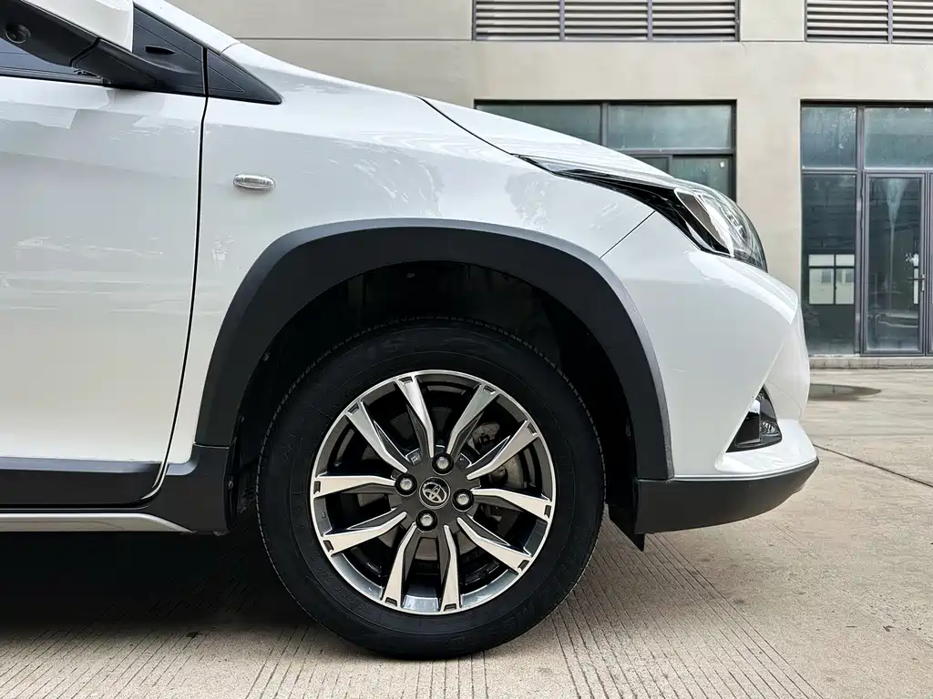 Toyota Yaris L — миниатюра 11
