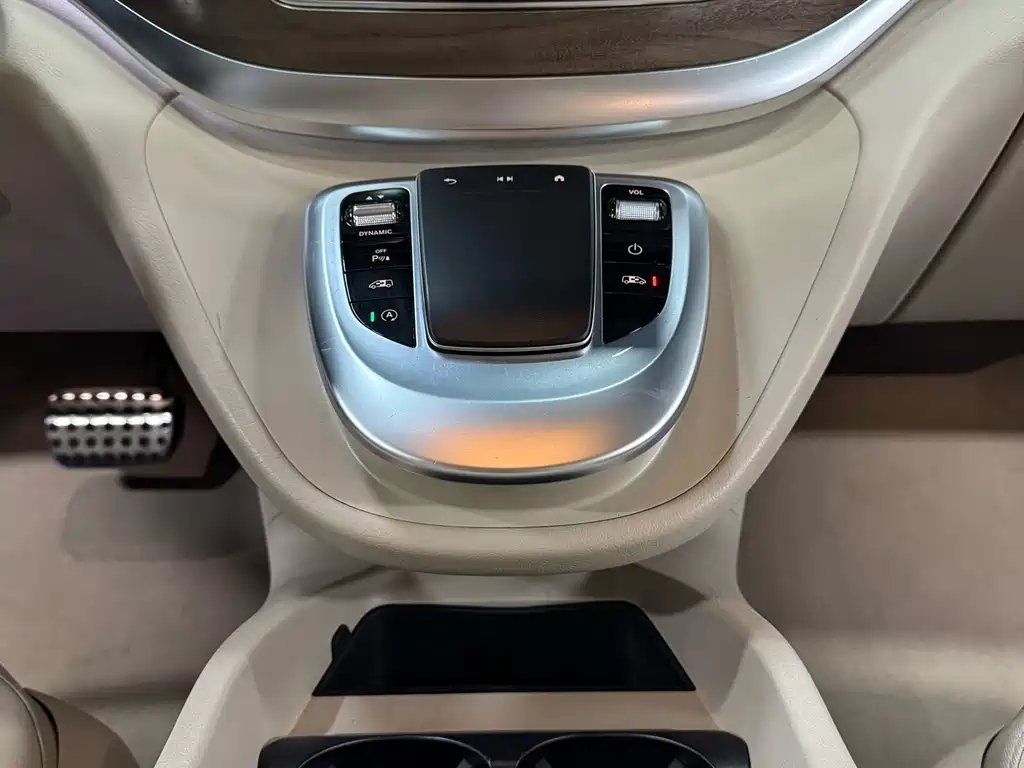 Mercedes-Benz V-Class — миниатюра 21