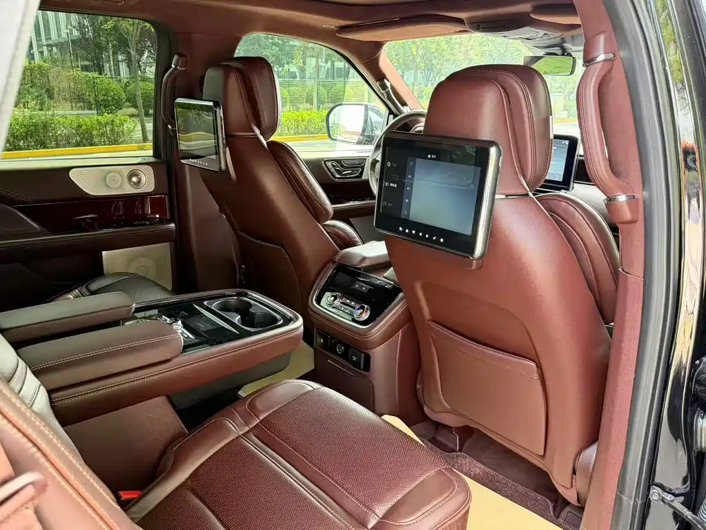 Lincoln Navigator — миниатюра 29