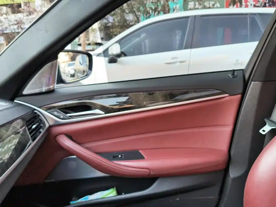 BMW 5 Series — миниатюра 9
