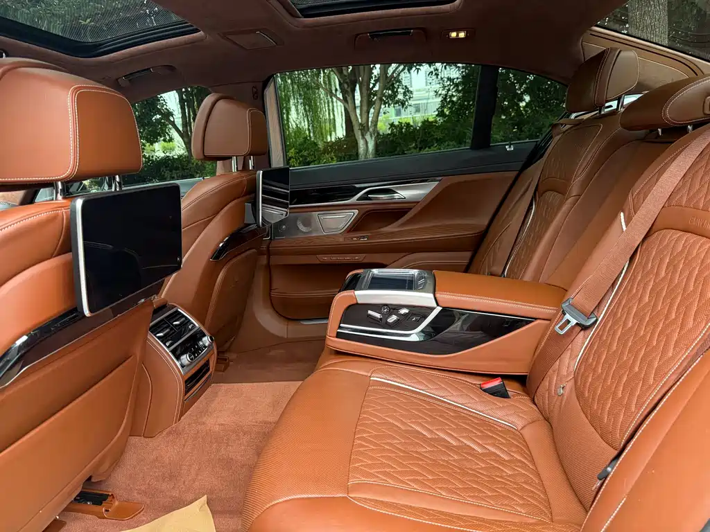 BMW 7 Series — миниатюра 15