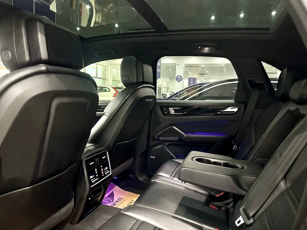 Porsche Cayenne — миниатюра 21