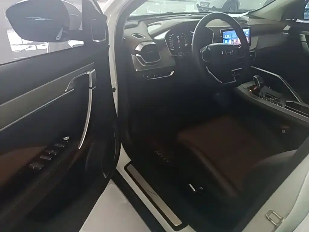 Geely Binyue — миниатюра 16