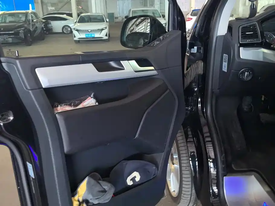 Volkswagen Multivan — миниатюра 7