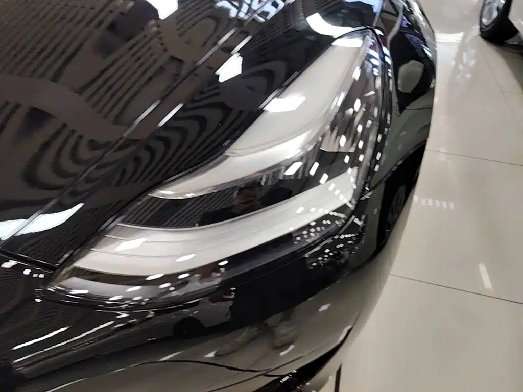 Tesla Model 3 — миниатюра 24