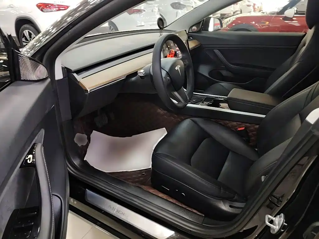 Tesla Model 3 — миниатюра 16