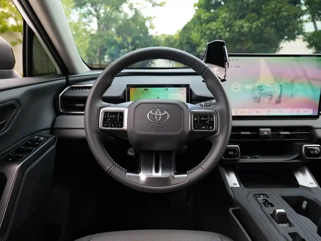 Toyota RAV4 — миниатюра 21