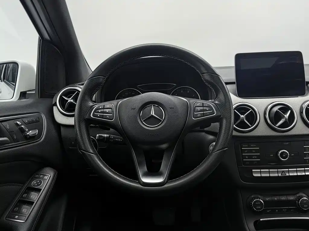 Mercedes-Benz B-Class — миниатюра 11