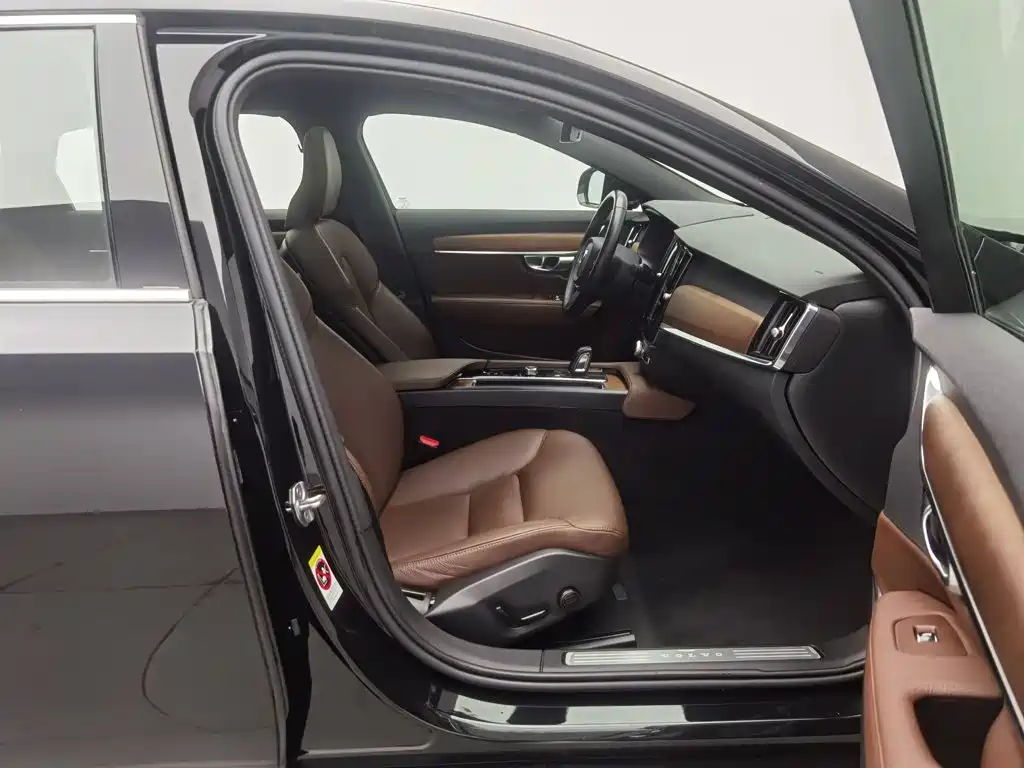 Volvo S90 — миниатюра 23