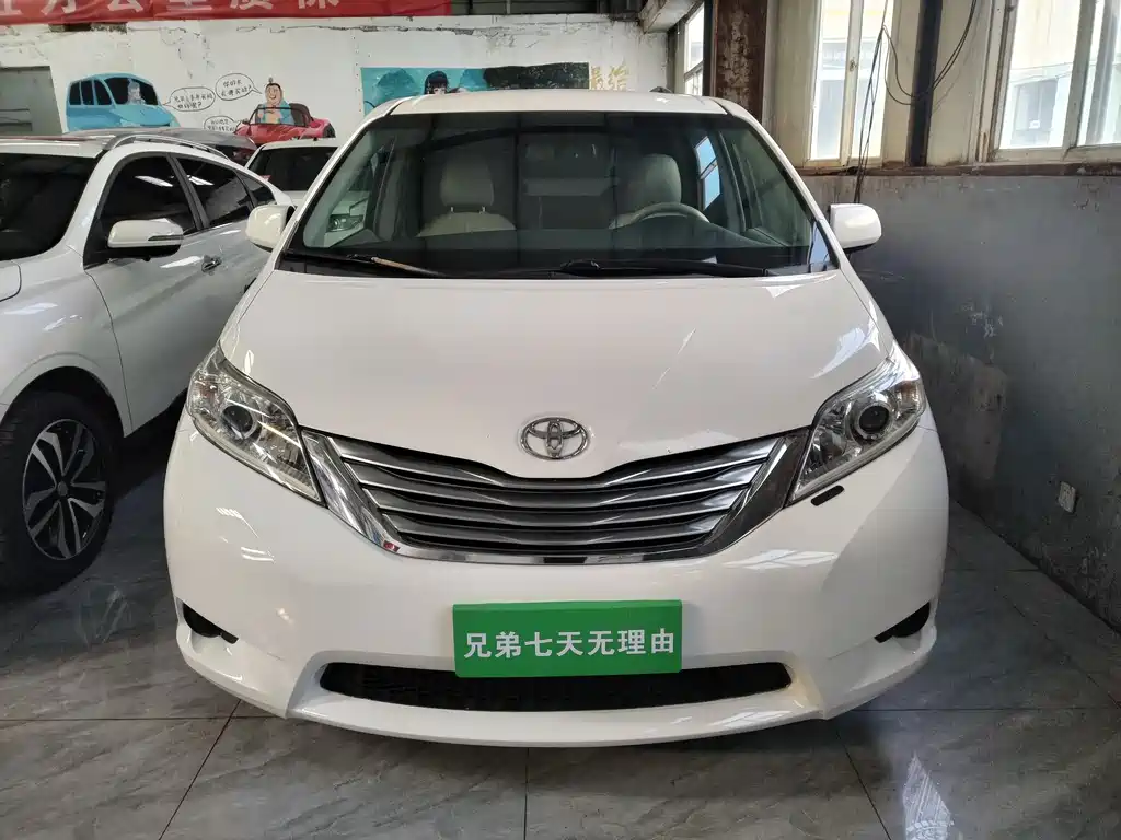 TOYOTA SIENNA