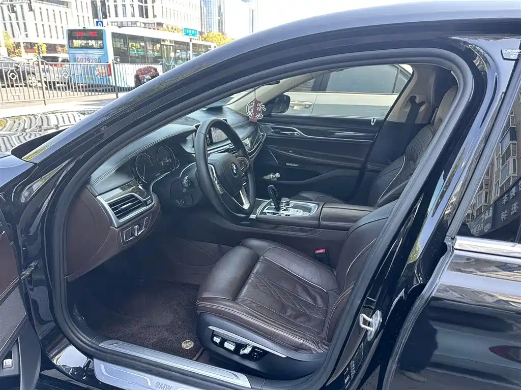 BMW 7 Series 7 2016 740Li Lead