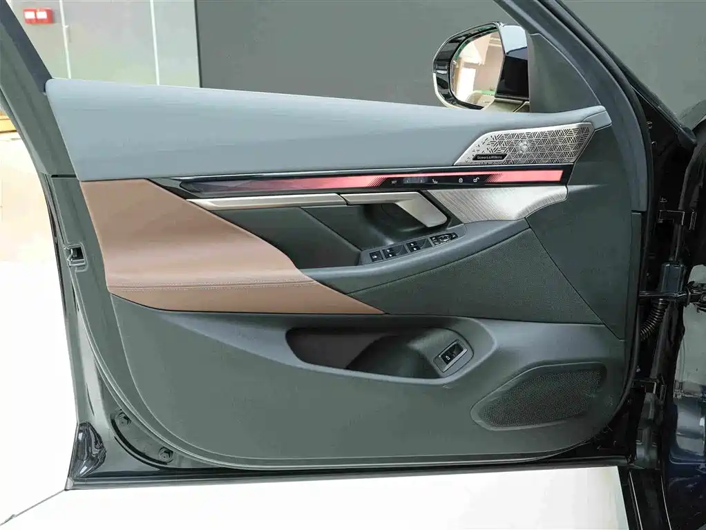 BMW 5 Series — миниатюра 14