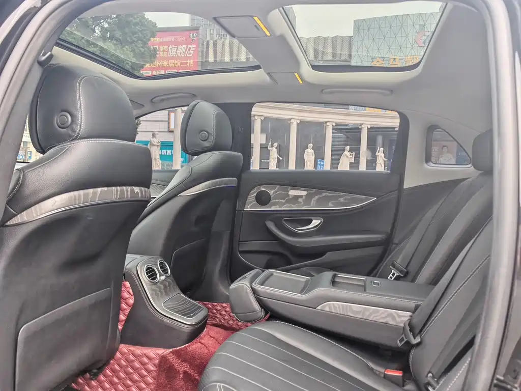 Mercedes-Benz E-Class — миниатюра 5