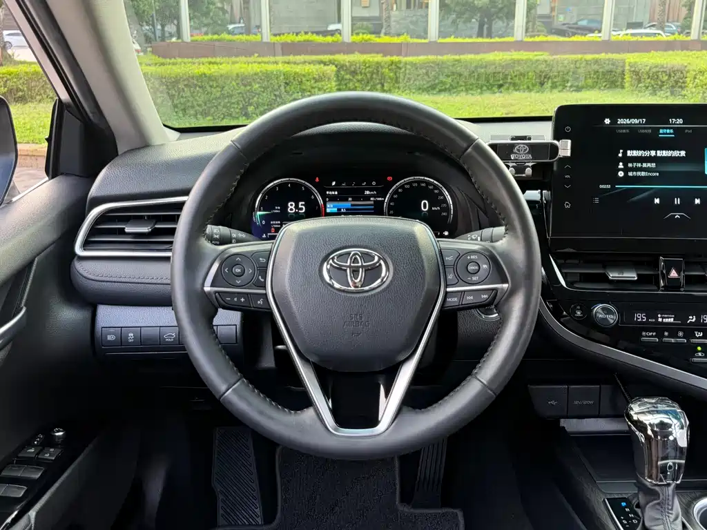 Toyota Camry — миниатюра 10