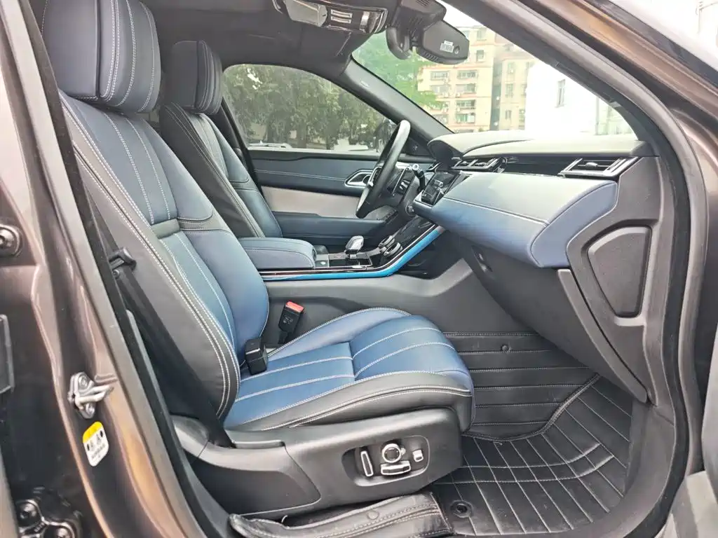 Land Rover Velar 250PS Shine Gold Collection Edition, фото 21