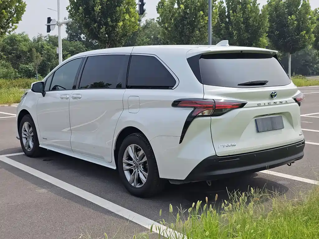Toyota Sienna — миниатюра 8
