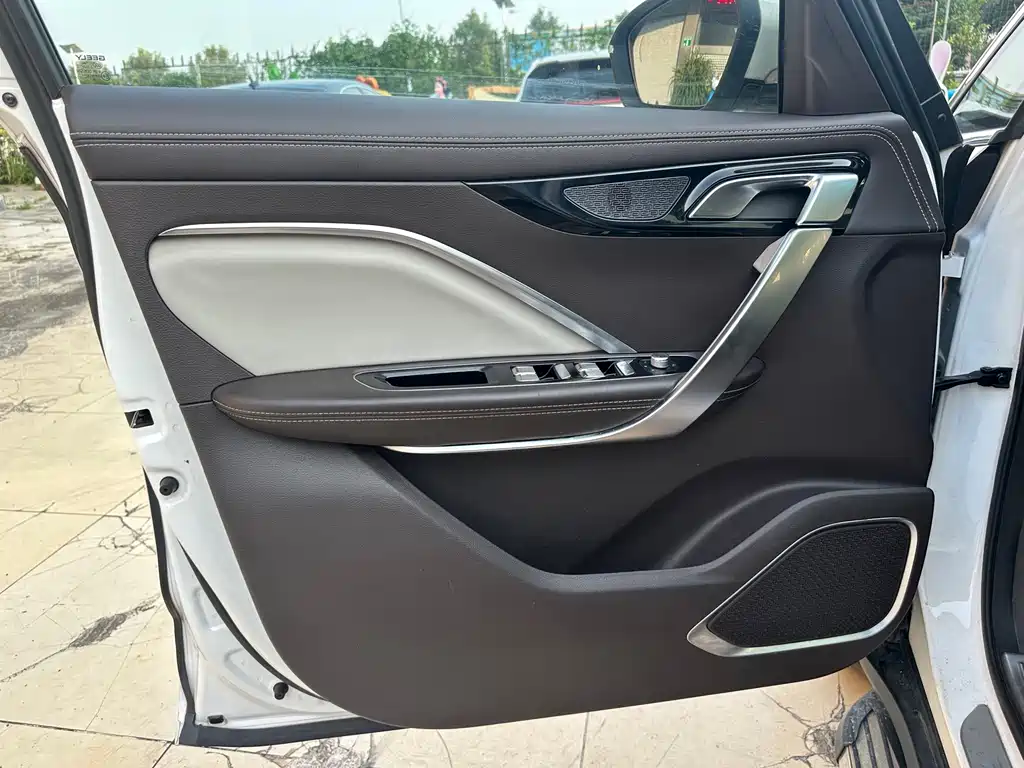 Geely Jia Ji New Energy — миниатюра 12