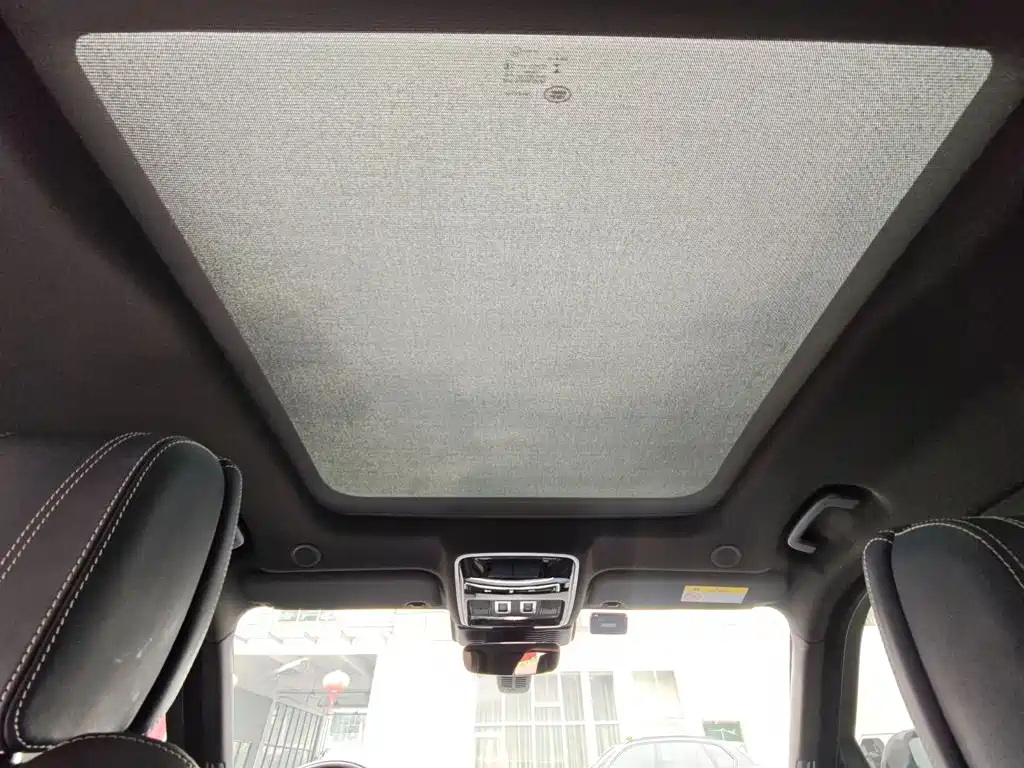 Land Rover Velar 250PS Shine Gold Collection Edition, фото 20