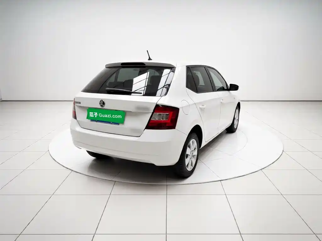 Skoda Fabia — миниатюра 6