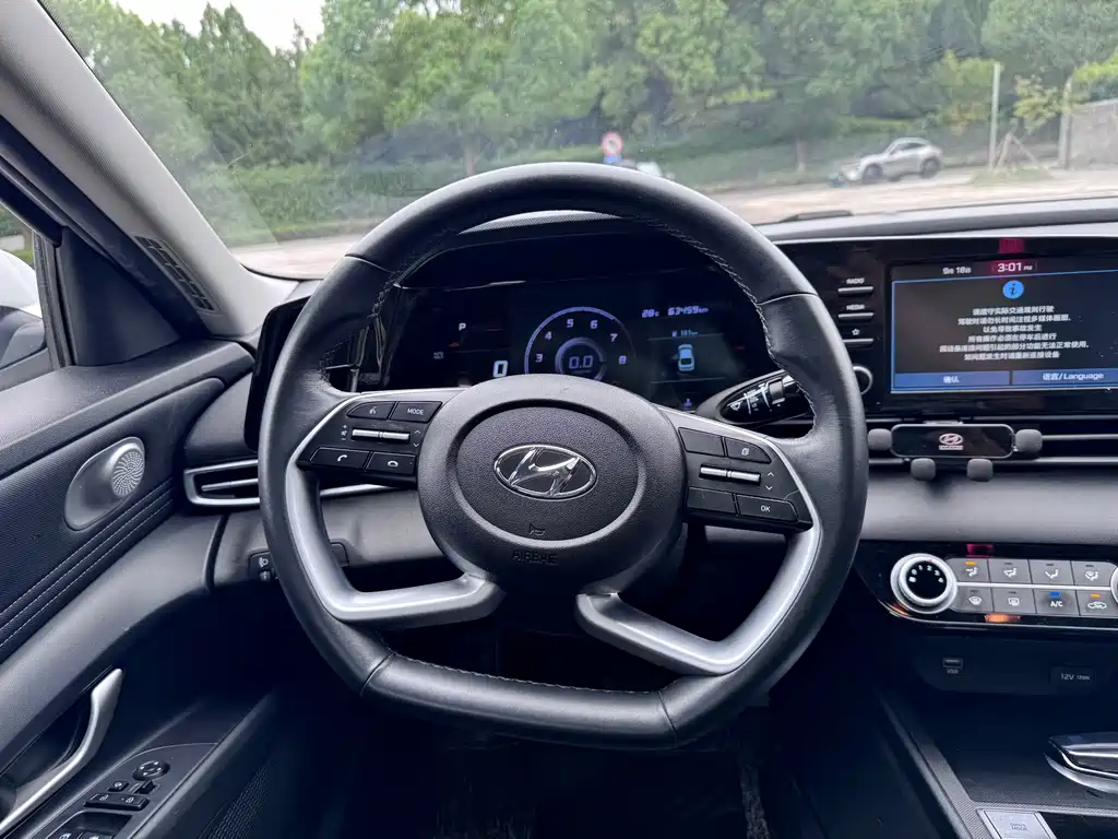 Hyundai Elantra — миниатюра 15