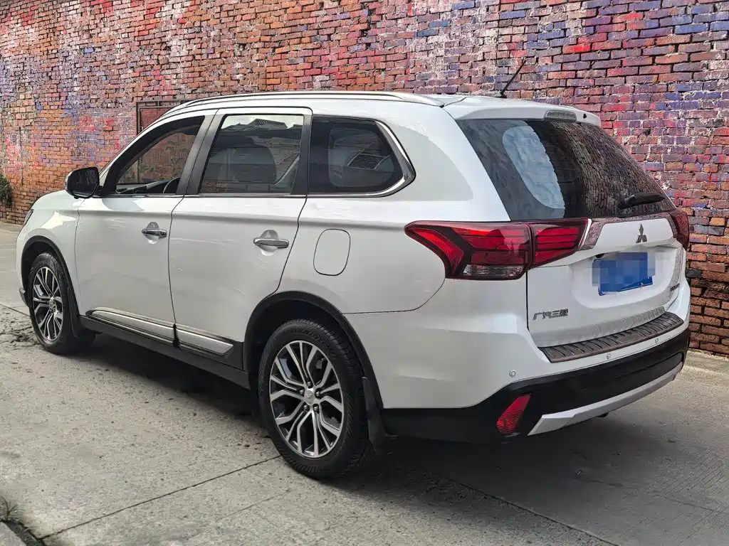 Mitsubishi Outlander — миниатюра 4