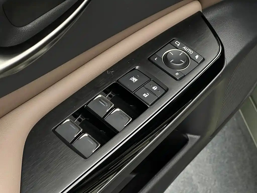Lexus ES — миниатюра 12