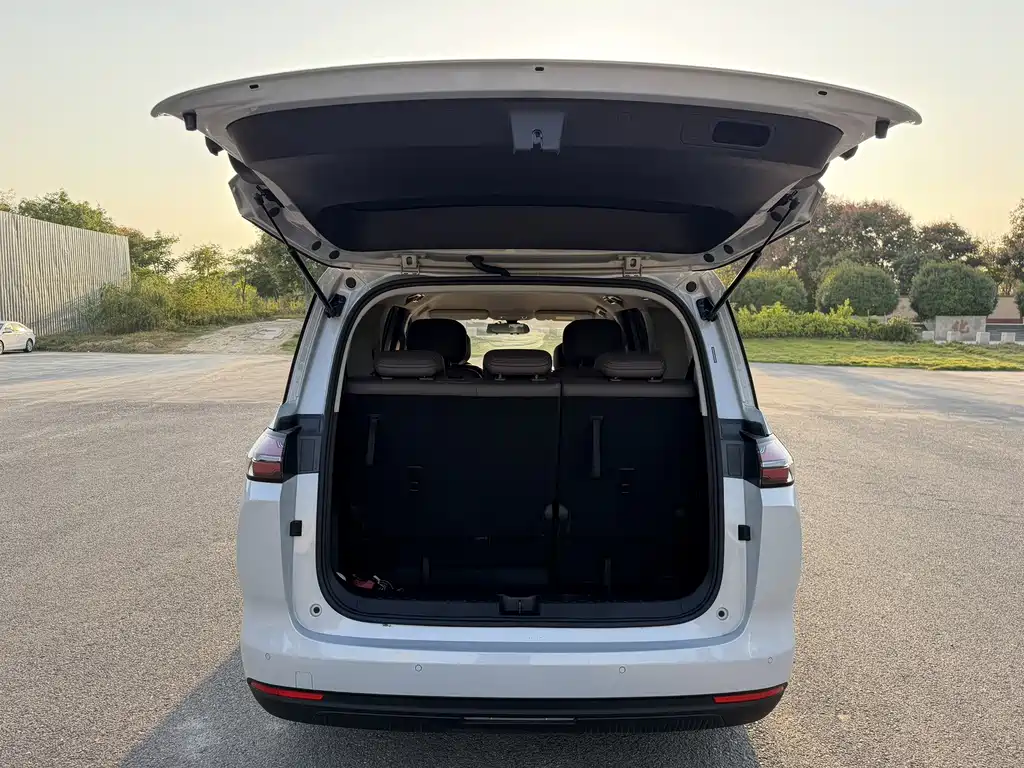 Wuling Xingguang 730 New Energy — миниатюра 13