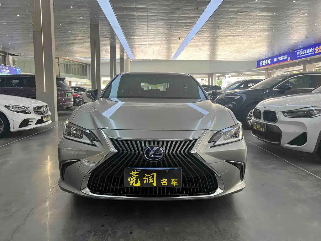 Lexus ES 2020 300h